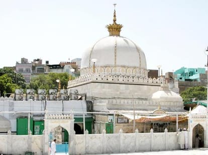 the holy door of khwaza munuddin chishti opens to pilgrims 