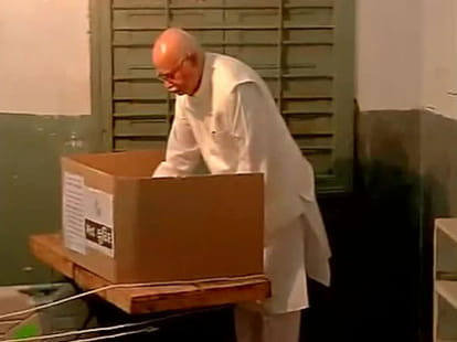 Lal krishna adwani speak about kashmiri pandit issue in parliament