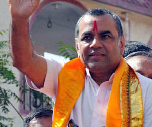 paresh rawal become issue in ahmedabad