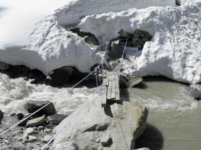 glacier on hemkund yatra route