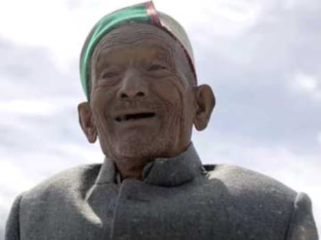 India's first voter will cast his vote by walking on red carpet