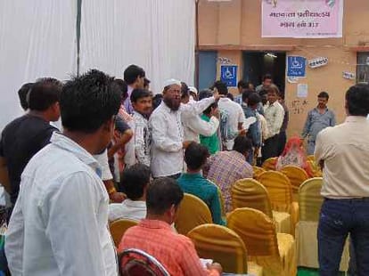 live voting in lucknow