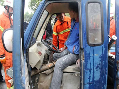 horrific accident where a tree trunk crash into man's crotch