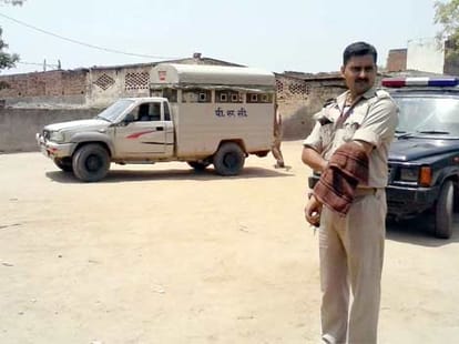 nine injured in dispute between two communities