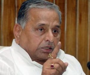 Mulayam says try every possible effort to win bypoll.
