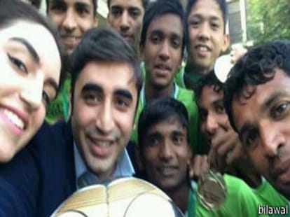 Why Selfi trend away from the Indian politician?