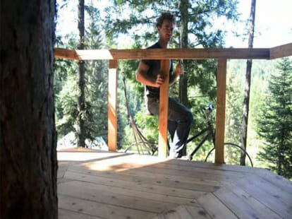boy who made hanging elevator to reach his tree house