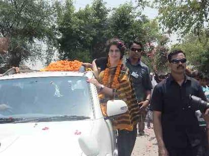 smriti irani complains against priyanka pa