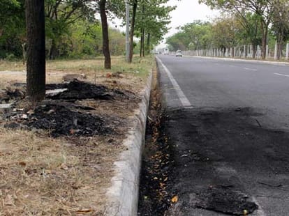 car catches fire, rti activist killed