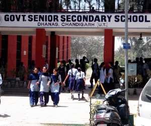 Protest Against Govt School by Parents