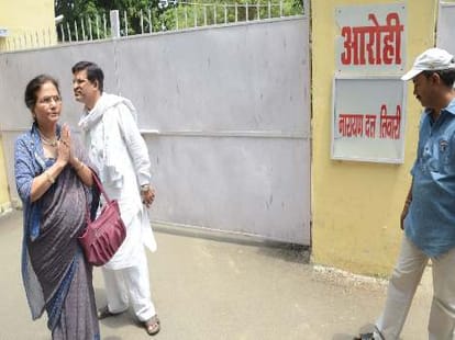 clash over congress leader nd tiwari property