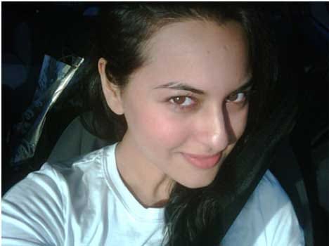 sonakshi sinha upset with rajinikanth