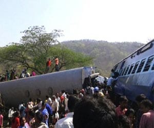 Diva Sawantwadi Passenger train derails in Raigad