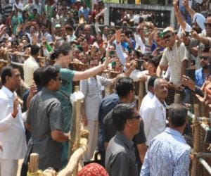 sonia gandhi break the security in kullu rally