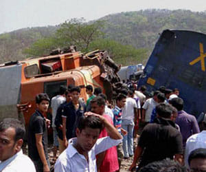 rail accident in maharashtra
