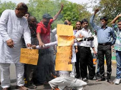 ex aam aadmi party members attacks on arvind kejriwal