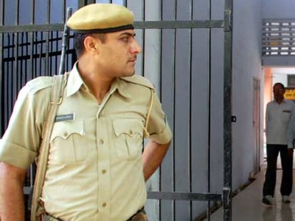 gurgaon police alert after maoist arrest in noida