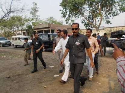 outsider leader from congress lowers party image