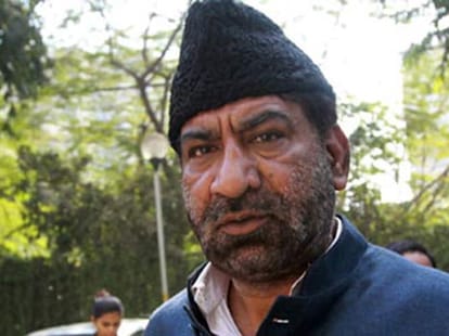bjp will form government in delhi by including three other mla