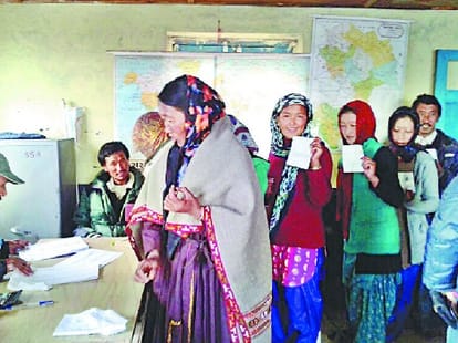 Snowfall could not stop these voters even at zero degree