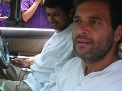 rahul gandhi in amethi on polling day