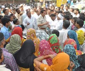 SDM and surrounded by farmers DCO