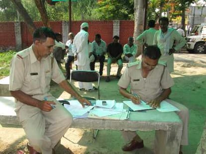 bjp leaders show protest 