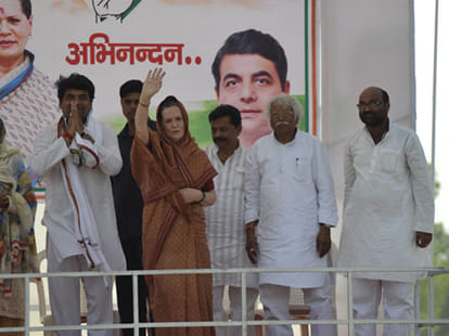 sonia gandhi attack on narendra modi