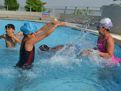 Less Bathing in Summers to be Safe from Diseases