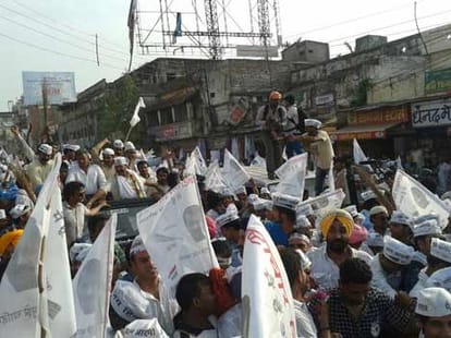 kejriwal's road show in varanasi