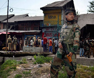 kulgam shut down stone pelting at police