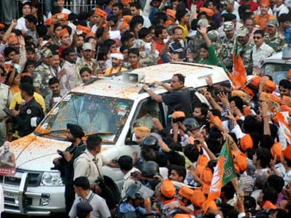 ec sends special observer for varanasi