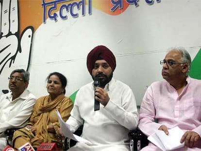 bjp and congress fails to announce new team in delhi
