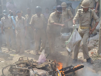 spectator police in meerut disturbance