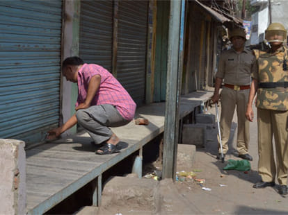 spectator police in meerut disturbance
