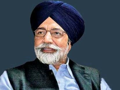 granth sahib insult, sikander singh maluka slapped by man
