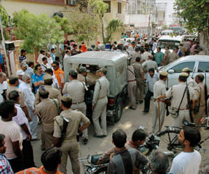 raid on bjp office in varanasi