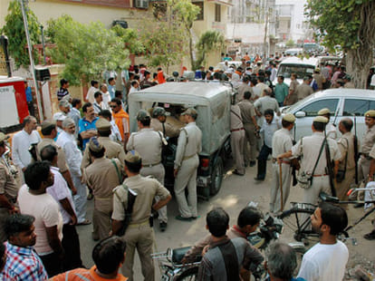 raid on bjp office in varanasi