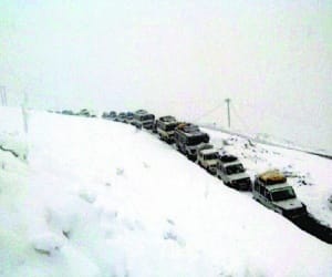 200 passengers trapped in rohtang