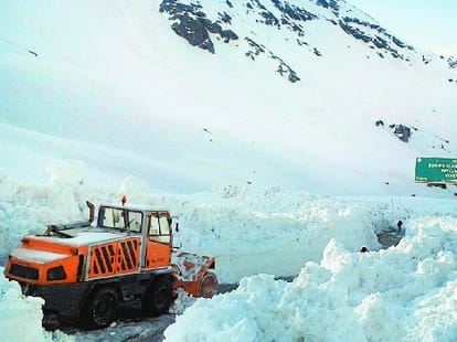 200 passengers trapped in rohtang