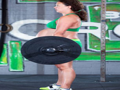 women who does weightlifting before two days of pregnancy