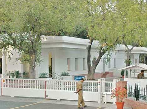which bungalow select his residence new pm?