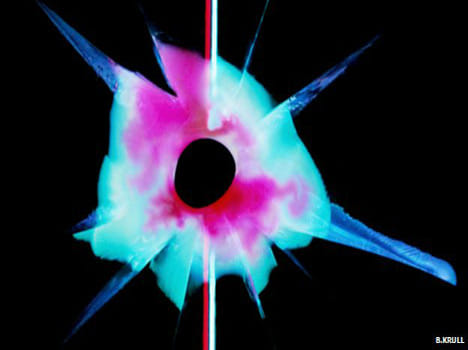 self-healing plastic fixes its own cracks