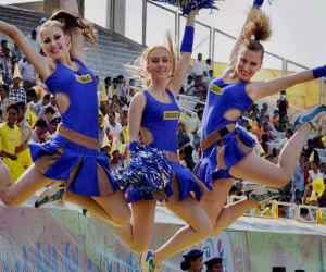 cheerleaders misbehaved by cricket fans