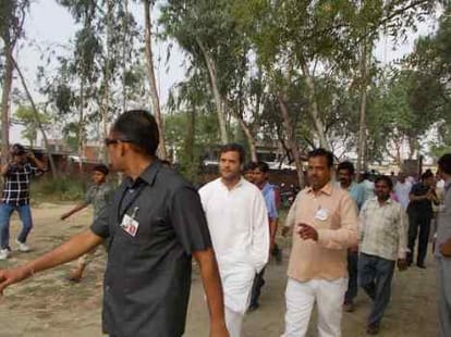 rajnath singh leads in lucknow
