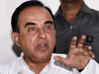 congress activist showed protest on swami comment.