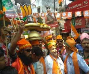 bjp leaders show protest 