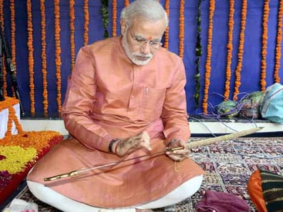 narendra modi and his mother 