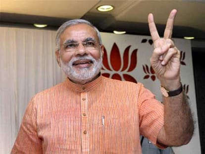 narendra modi and his mother 
