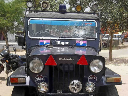 attack on police in mainpuri 